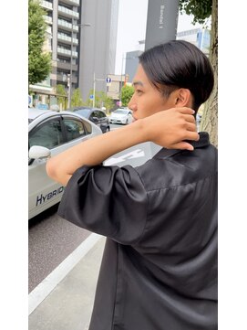 ミリ(milli Produce by ITAKURA) センターパートニュアンスパーマ