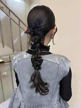 ミラ(Mila) ツヤ感★タイト編みおろしヘア 結婚式お呼ばれオケージョンヘア