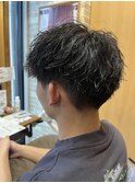 ツーブロック刈り上げ1ヶ月後のツイストスパイラルパーマ無造作