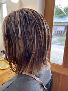 カリン(CALIN)の写真/くつろぎの空間で癒しのひとときを…マンツーマン施術なので髪のお悩みも相談しやすい。