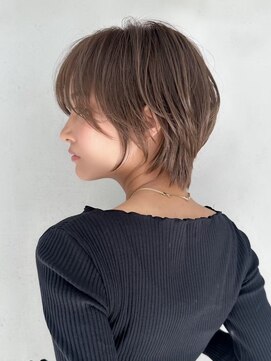 ギークス(GEEKS) 【GEEKS渋谷】小顔/ナチュラルショートウルフ/グレージュ/冬ヘア