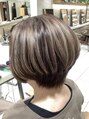 ピークアブー アヴェダ 池袋東武(PEEK-A-BOO AVEDA)&nbsp;美フォルム。白髪ボカシ、ハイライトショート。