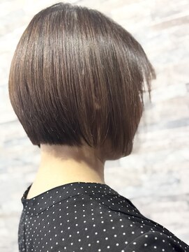 クール前下がり切りっぱなしボブ