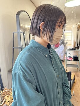 ホワイト(WHITE HAIR@NICOLA) 切りっぱなしボブ×透明感カラー