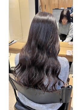 ニーイチイチ(211) 艶髪/グレーブラウン/ウェーブヘア