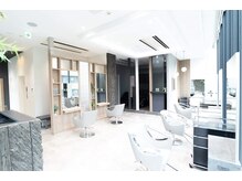 トキエダ バイ エアンス(TOKIEDA EAN/s)の雰囲気(銀座並木通りを眼下に眺めながら、ゆったりとくつろげる空間です)