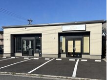 フルール(fleur)の雰囲気(店舗前駐車場3台完備しております)