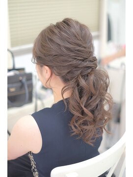 リサ 恵比寿(risa.) ルーズなふわふわローポニー