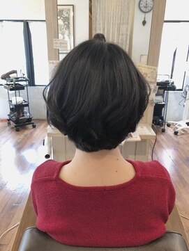 アンプレヴーアジュテ(Impre'vu ajoute) ひし形ショートボブ