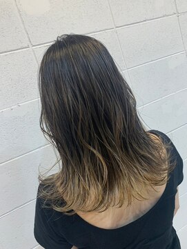 チェリッシュ(Cherish) 大人華やか無造作外ハネロング 毛先ハイライトベージュ