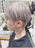 アッシュグレージュカラー  ホワイトカラー　ウルフカット