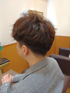 松本平太郎美容室 浦安店 ゆるめスパイラルパーマ ツーブロック刈上げ/30代40代50代60代