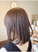 トゥルンとしたツヤ髪セミボブで春のお出かけはいかが？