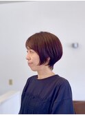 分かれやすい前髪をカバーしながらデザインしたショートボブ