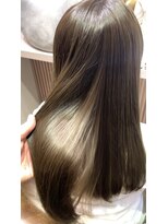 グリン 栄(grin)&nbsp;周りから褒められる＊ツヤ感たっぷりオリーブベージュ