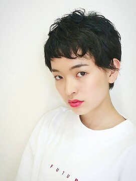 レンジシキチジョウジ (RENJISHI KICHIJOJI) クセを生かしたベリーショートスタイル