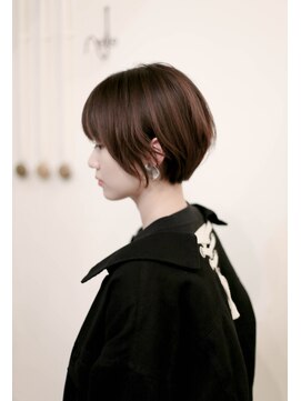 ホワイトルーム(White Room) 横シルエットが可愛いショートボブ♪