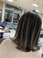 ホワイト(WHITE)&nbsp;[WHITE RYOTA]エアータッチバレイヤージュ＋ブロンドベージュ