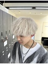 ノア(NOA)&nbsp;ホワイトカラー/韓国風/マッシュ/スパイラル/ブリーチカラー