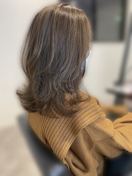 アース オーセンティック 関内店(EARTH Authentic) 20代30代40代髪質改善カラー韓国ヘアくびれ透明感ベージュ