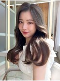 後れ毛が可愛い顔周りハイレイヤーロングチェリーブラウン