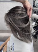 ホワイトグレージュバレイヤージュ切りっぱなしボブ/阿部