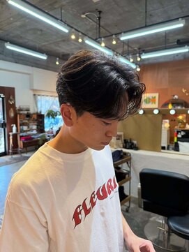 エディ(Edy) 韓国風センターパートニュアンスパーマカルマパーマ