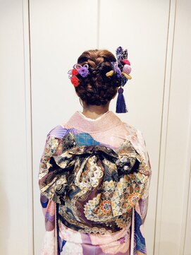 ヨナサン(Yona Saint) 成人式の帯結び