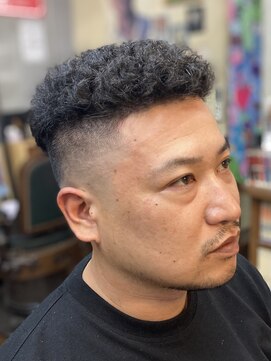 ズーム(ZOOM) ハードパーマスキンフェードスタイル　ハチムラ