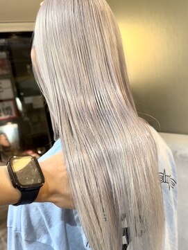 アンダーバーホワイト 広島 本通店(_WHITE) ☆髪質改善ブリーチホワイトベージュインナーカラーペールブルー