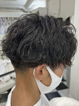 ヘッズ 本八幡店(HEADS) MEN'S HAIR  センターパート　ツイストスパイラル　コンマヘア