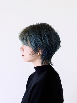 モノリス(MONOLITH.) ショートウルフ　×  ブルーグリーン