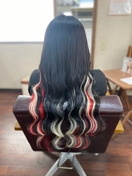 ナスキィ(Naski) 黒髪にメッシュ