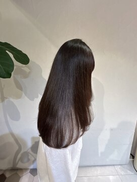 リベラル(liberal) ロングレイヤー　艶髪ストレート　ネビージュ【20代/30代/40代】