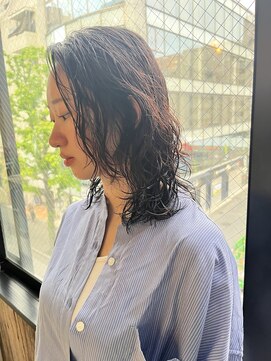 ビハインドザカーテン(BEHIND THE CURTAIN) 暗髪ミディ×ボブルフレイヤーカット×パーマ