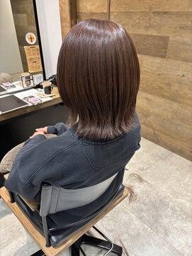 ビヨウシツ ポスタ 切りっぱなしボブ×グレーベージュ