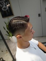 イントロバイフィーネ 渋谷(INTRO . by Fi-Ne)&nbsp;ハイトーン/ミドルスキンフェードパートスタイル