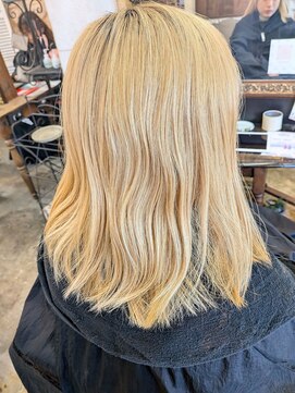 オートゥール(hair room Auteur) 夏色ブリーチ◎透明感あふれるミルクティーベージュ