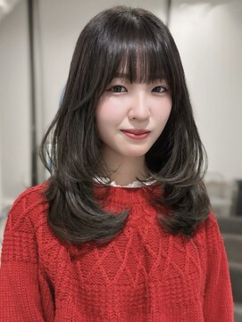 エアー 青山(AIR) ロングレイヤーオリーブカラー顔周りレイヤーカット