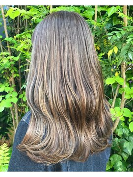 ニースヘアギャラリー 上野御徒町店(Neece hair gallery by across) 《Kiko＊おすすめ》こなれた毛束感＊外国人風ナチュラルウェーブ