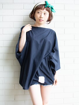 ノイン(noine) トップスのデザイン性を活かせるアレンジ