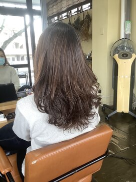 ワラティク(WARATI C) ロングのパーマスタイル