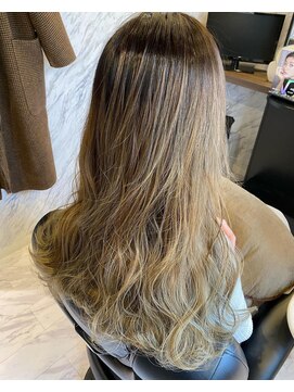 カミケンパセオ(kamiken.paseo) しっとり束感かわいい美髪ハイトーンロング【カミケンパセオ】