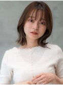  20代30代大人可愛いグレージュカラー斜めバングショートボブ