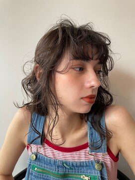 ティム(tim.) ゆるウェーブミディアム×ベージュ