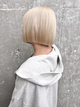 オーン(OOn) ホワイトブロンド/ミニボブ