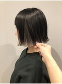 シルバーインナーカラー×切りっぱなしボブ