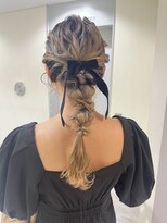 大人っぽローポニーアレンジ