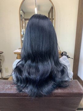 ガルボ ヘアー(garbo hair) オトナ女子 10代 20代 30代 ブリーチ ブルーブラック 艶髪