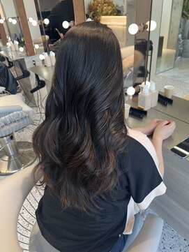 ロール 博多(Role) 暗髪/レイヤーカット/くびれ巻き/ハッシュカット/